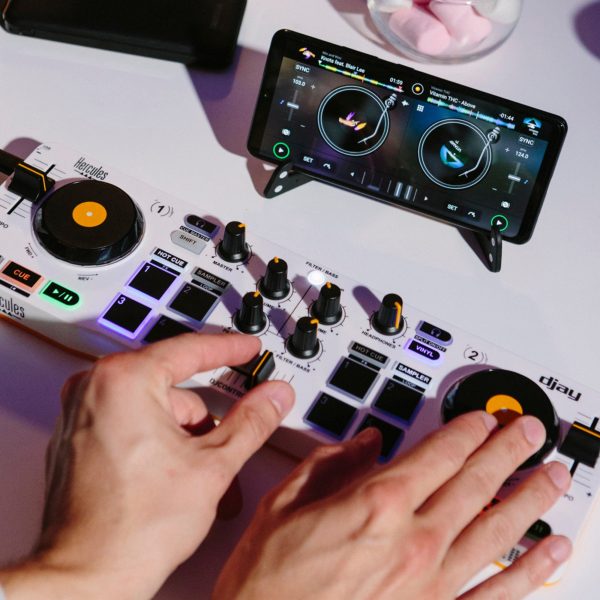 Hercules DJControl Mix for Smartphones and Tablets Online now